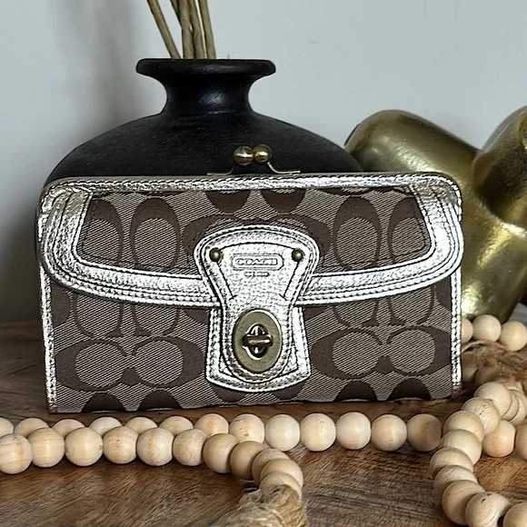 ❌❌SOLD❌❌💳💛VTG COACH Legacy Gigi Kisslock Wallet 💛💳 - Picture 14 of 14